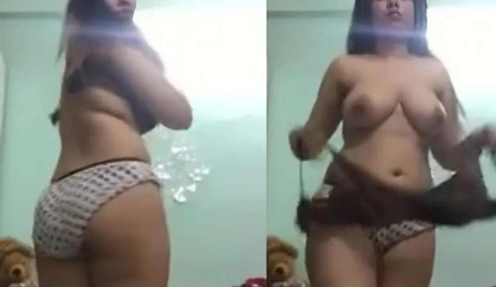 Teen girl strips Nude and records