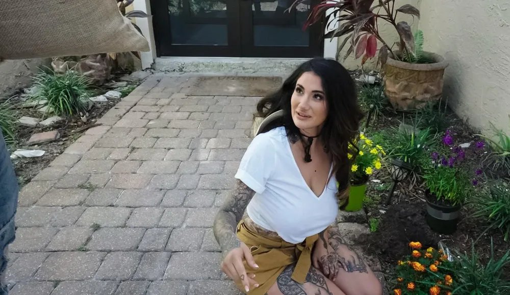 Hunting The Horny Gardener - MilfHunter - Arabelle Raphael