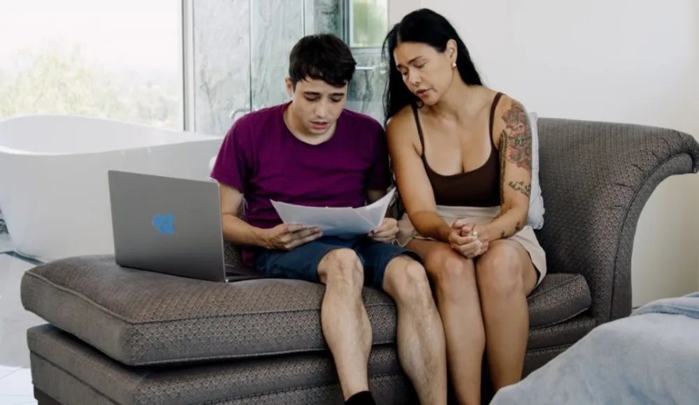 Free Use Families 2 – Scene 2 – Keep It In the Family - [RealityJunkies] Dana Vespoli 