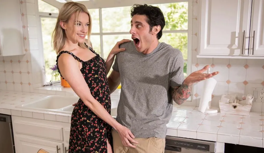 Blonde Widow Wants Her Stepson’s Cock - [MommyBlowsBest] Lindsey Lakes