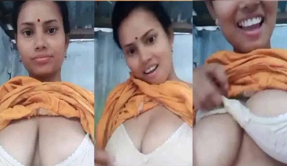 Beautiful Village Wife Showing Big Boobs & Pussy