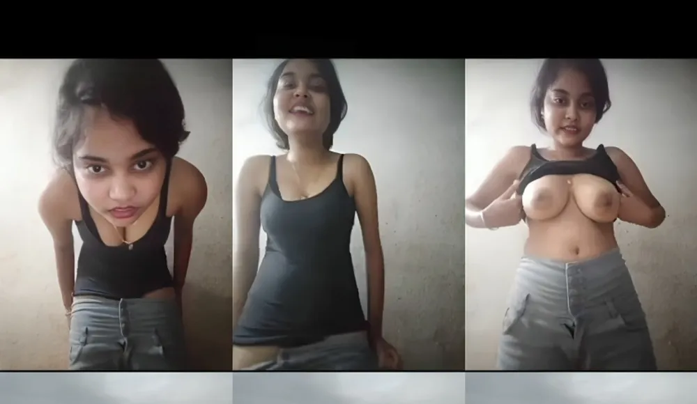 Desi Girl Showing To Lover