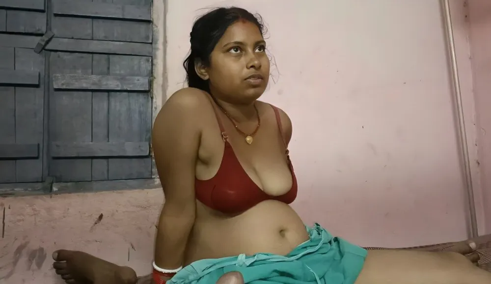 Sexy Bhabhi Sucked Her Husbands While Bathing And Took Out Water