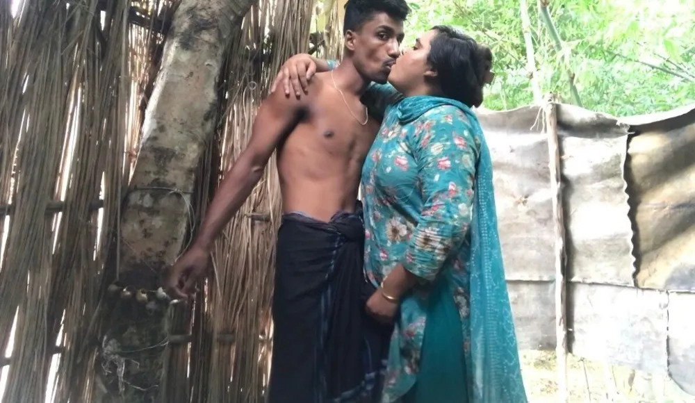 Devor And Bhabhi Go To A Very Old House And Suddenly Have Sex With Fear