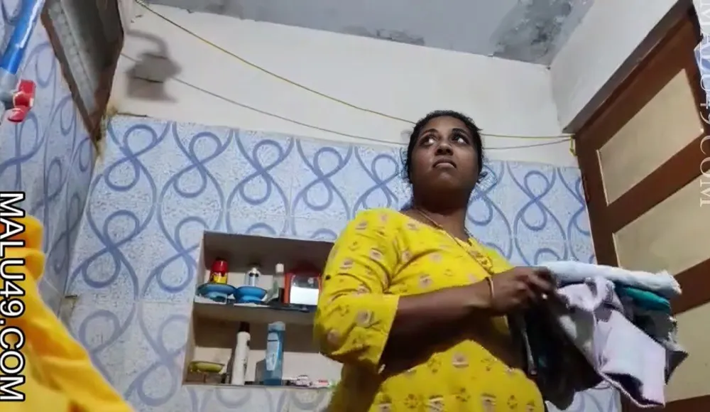 Indian Bhabhi Shows Her Big Boobs Bathroom
