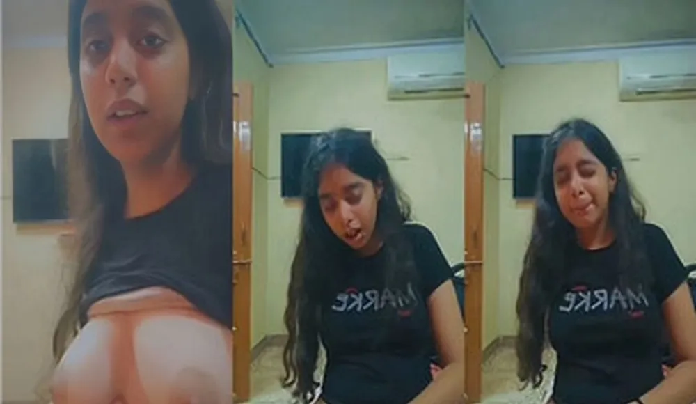 Sexy Indian Girl Shows Her Boobs And Pussy