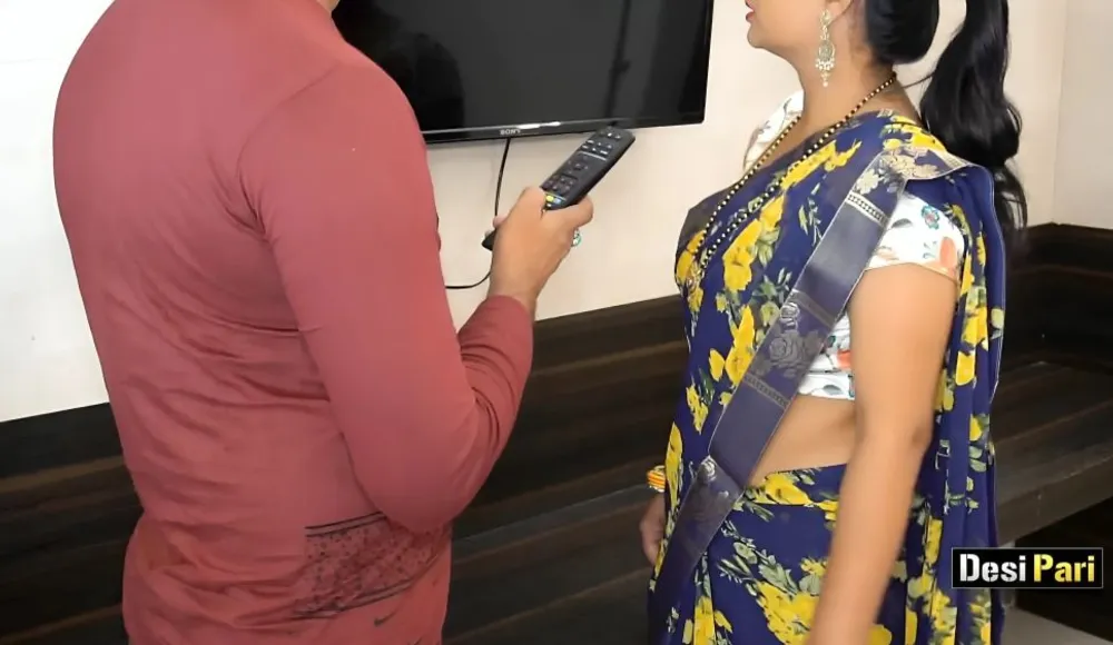 Desi Pari Bhabhi Seduces Tv Mechanic For Sex With Clear Hindi Audio