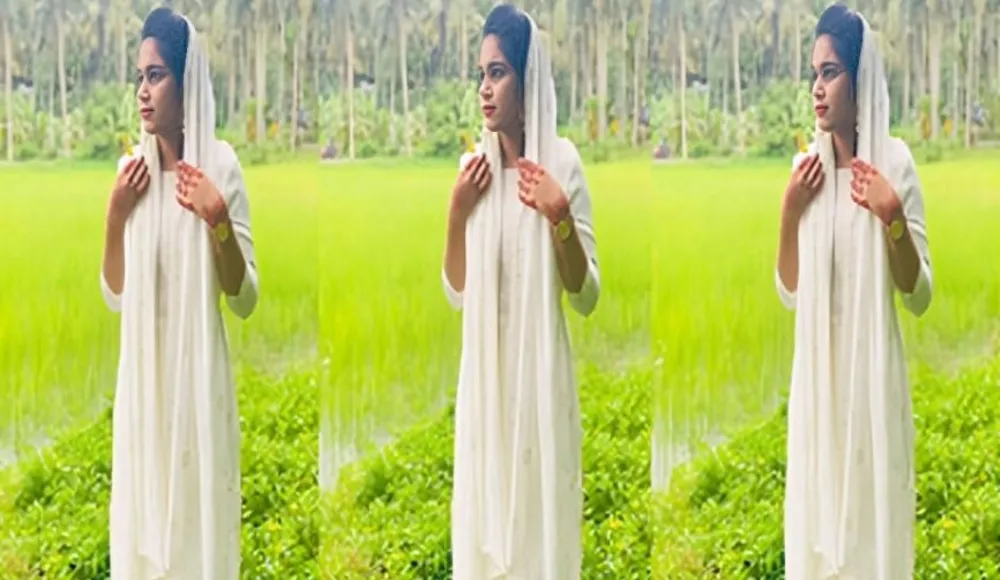 Perfect Sexy Indian Girl Bathing