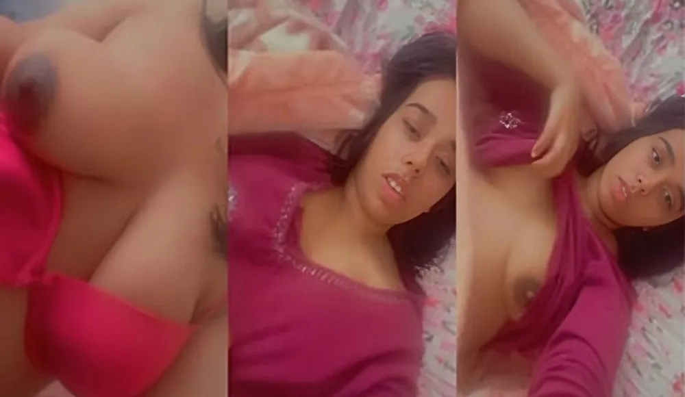 Watch Indian Girl Shows Her Boobs