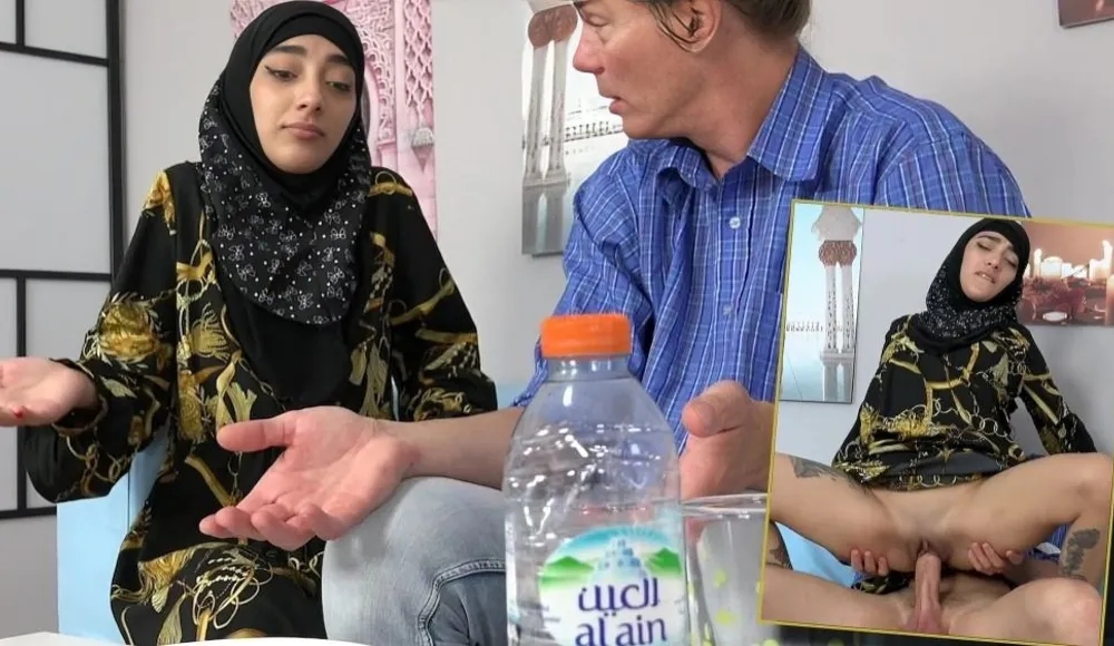 [SexWithMuslims] Lunita Galactica (sexy Muslim Babe Spreads Her Legs Instead Of Cooking Lunch  06...