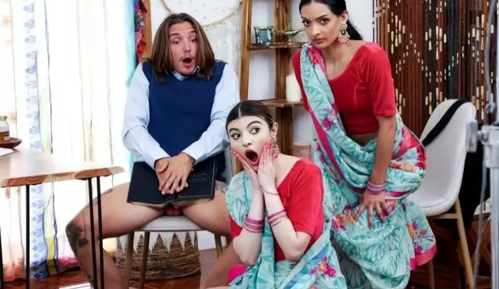 Julia James Laynee James Sari Stepsisters Sexy Study Session (07 10 2025)