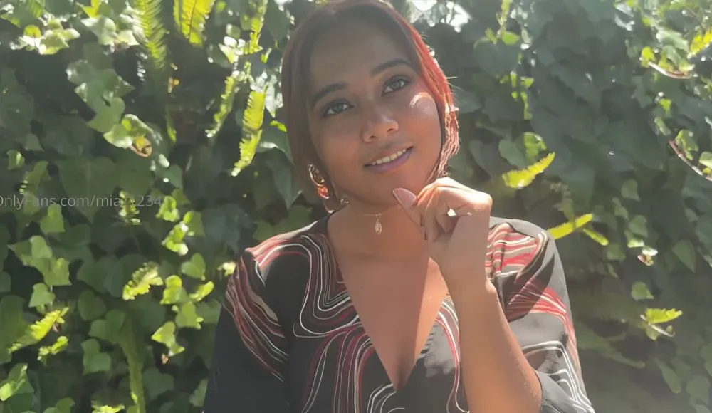 [OnlyFans] Mia Z - Desi Girl Gets Fucked And Creampie On First Date