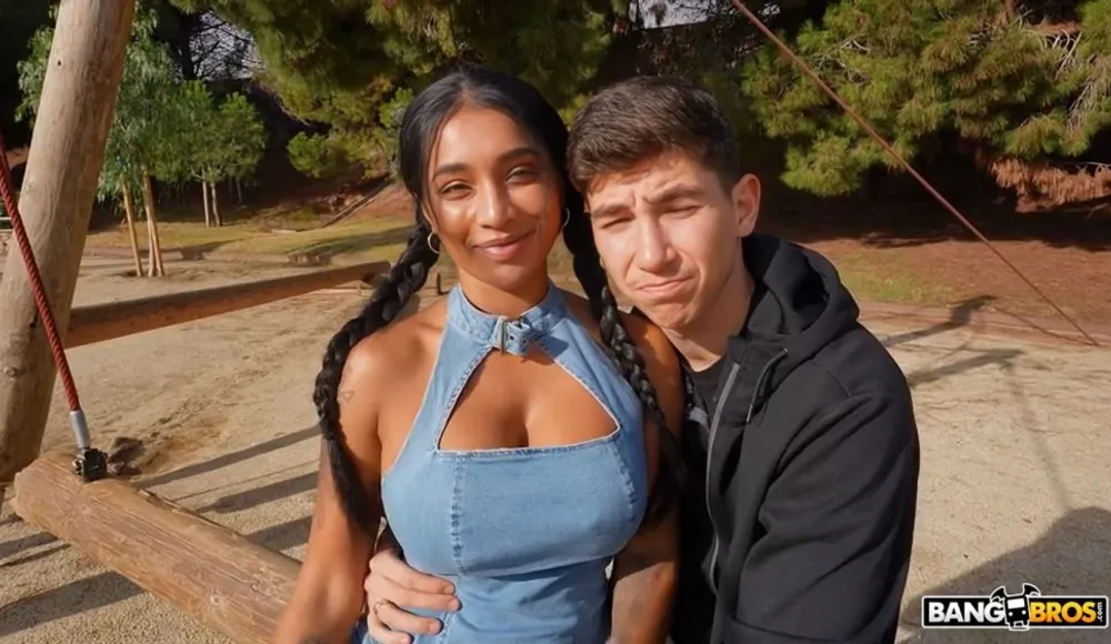 [BangBros] Yasmina Khan - Squirting Outside