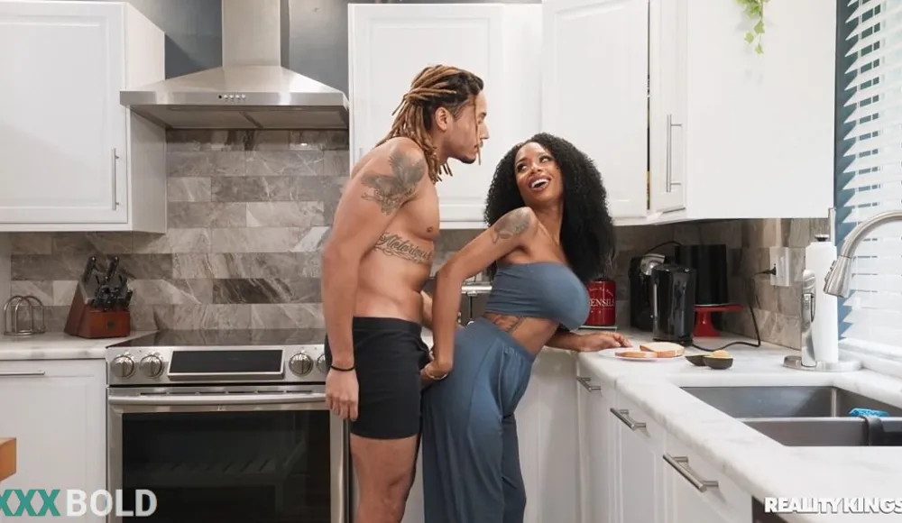 [RealityKings] Sarai Minx - Her Daily Spread