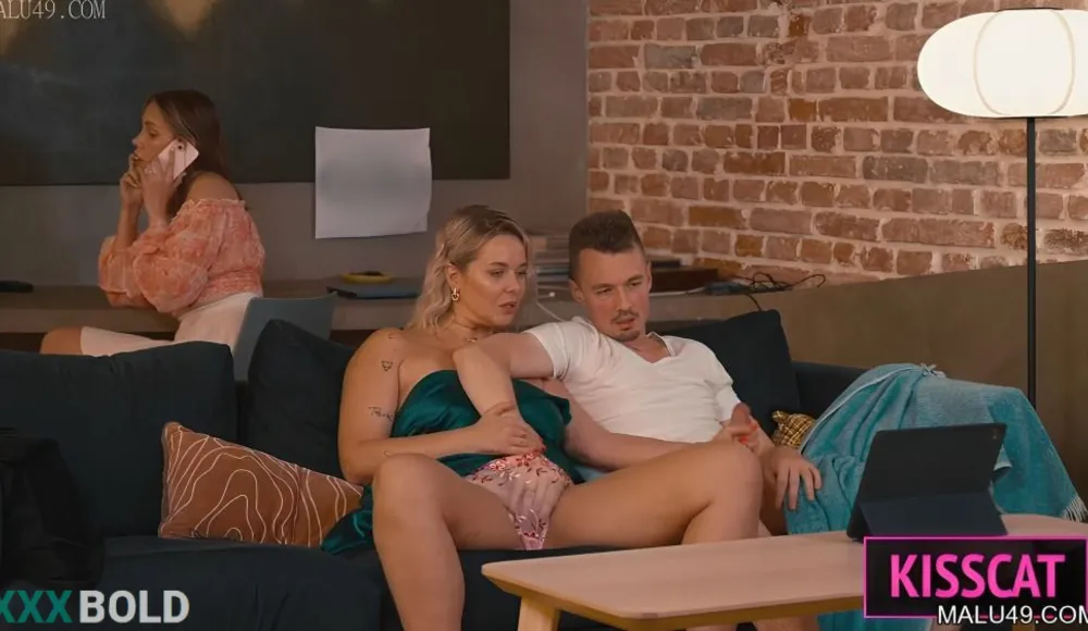 Why Step Mom Nikky Dream Cheats With Mr Cat - Kisscat Joins Share Bed 3some