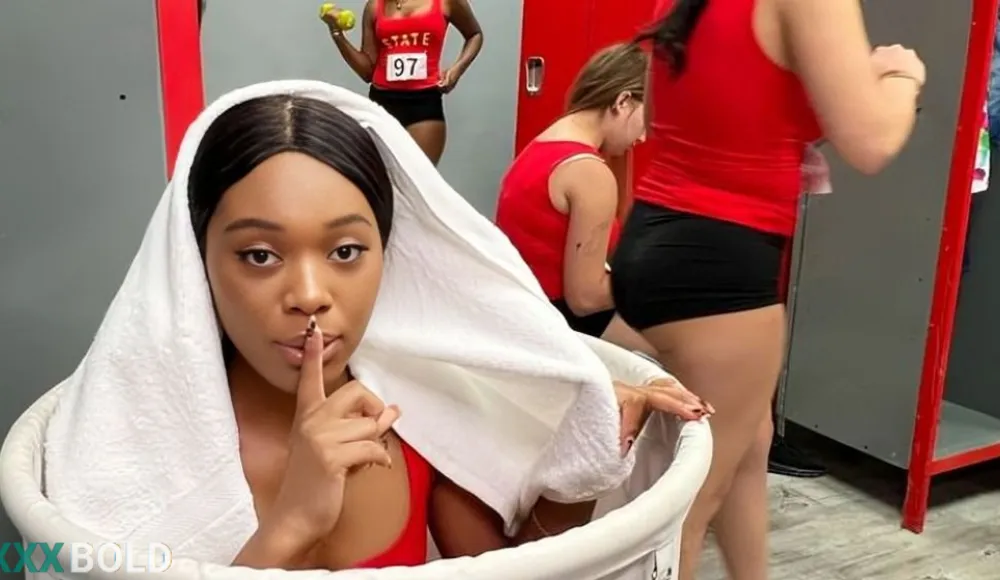 [Mofos] Journey Love - Stretching The Track Star