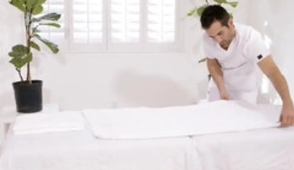 Reagan Foxx Cougar Fucks Handsome Stud