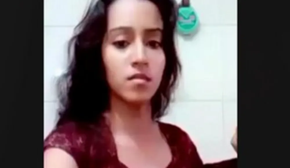 CUTE HORNY GF BATHING AND FINGERING