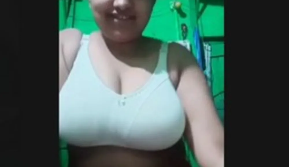 Big Boobs Desi Bhabi Selfie