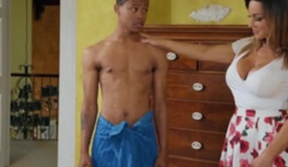 Horny MILF Aubrey Black wanna see ebony dude Lil D naked now